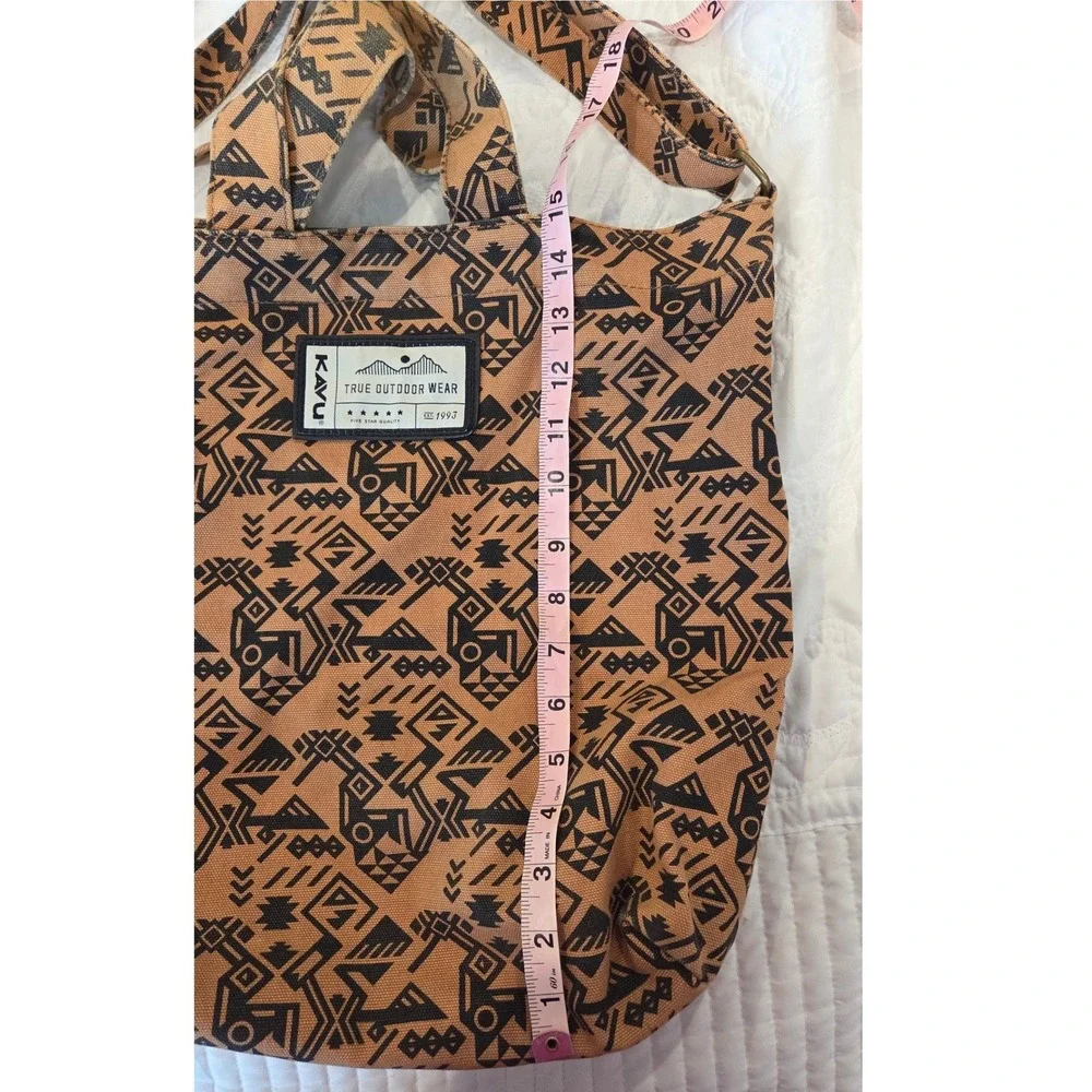 Kavu Canvas Sling‎ Bag Tan Black Geo Print True Outdoor Wear Adjustable Strap